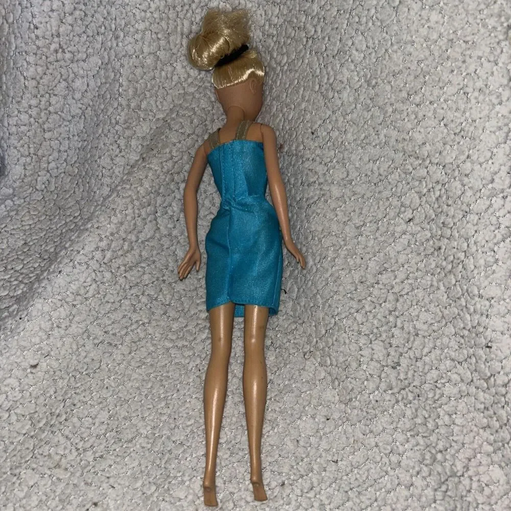 My Scene BARBIE Doll with Long Blonde Hair, Blue Eyes, Pierced Ears‎ Kennedy C2